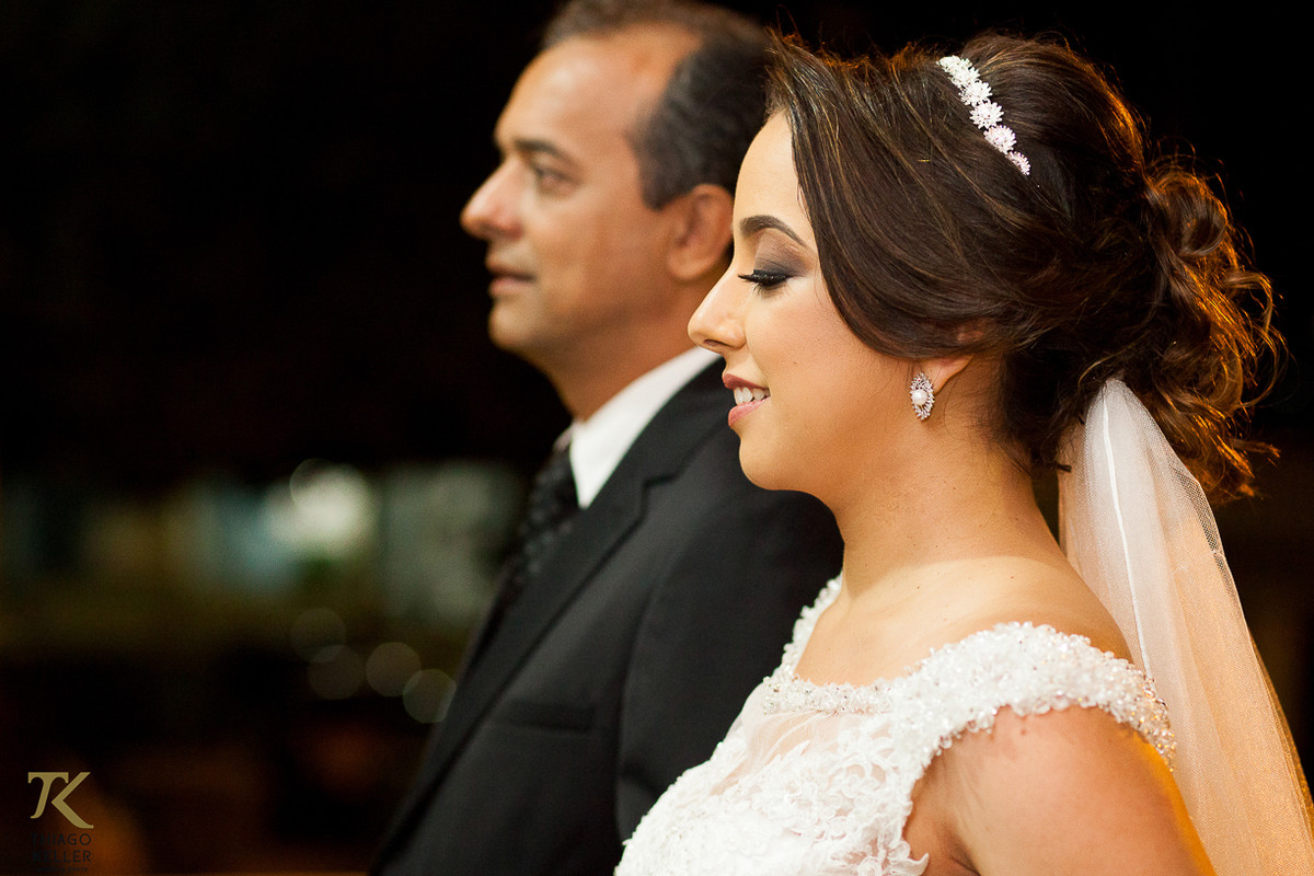 Foto da entrada da noiva com seu pai.