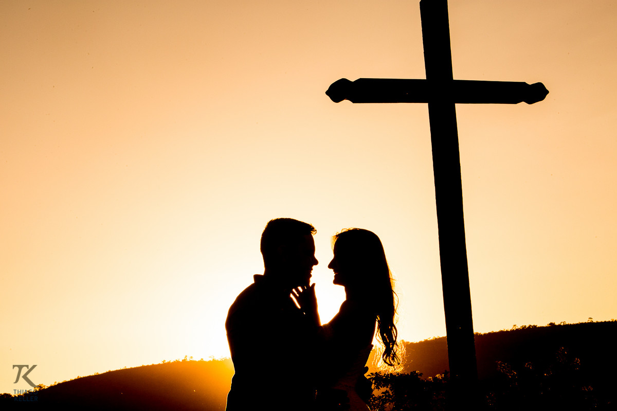 Fotografia para prévia de casamento de Ana Rita e Everton, realizada na Cachoeira Sarana, em Paracatu, Minas Gerais.