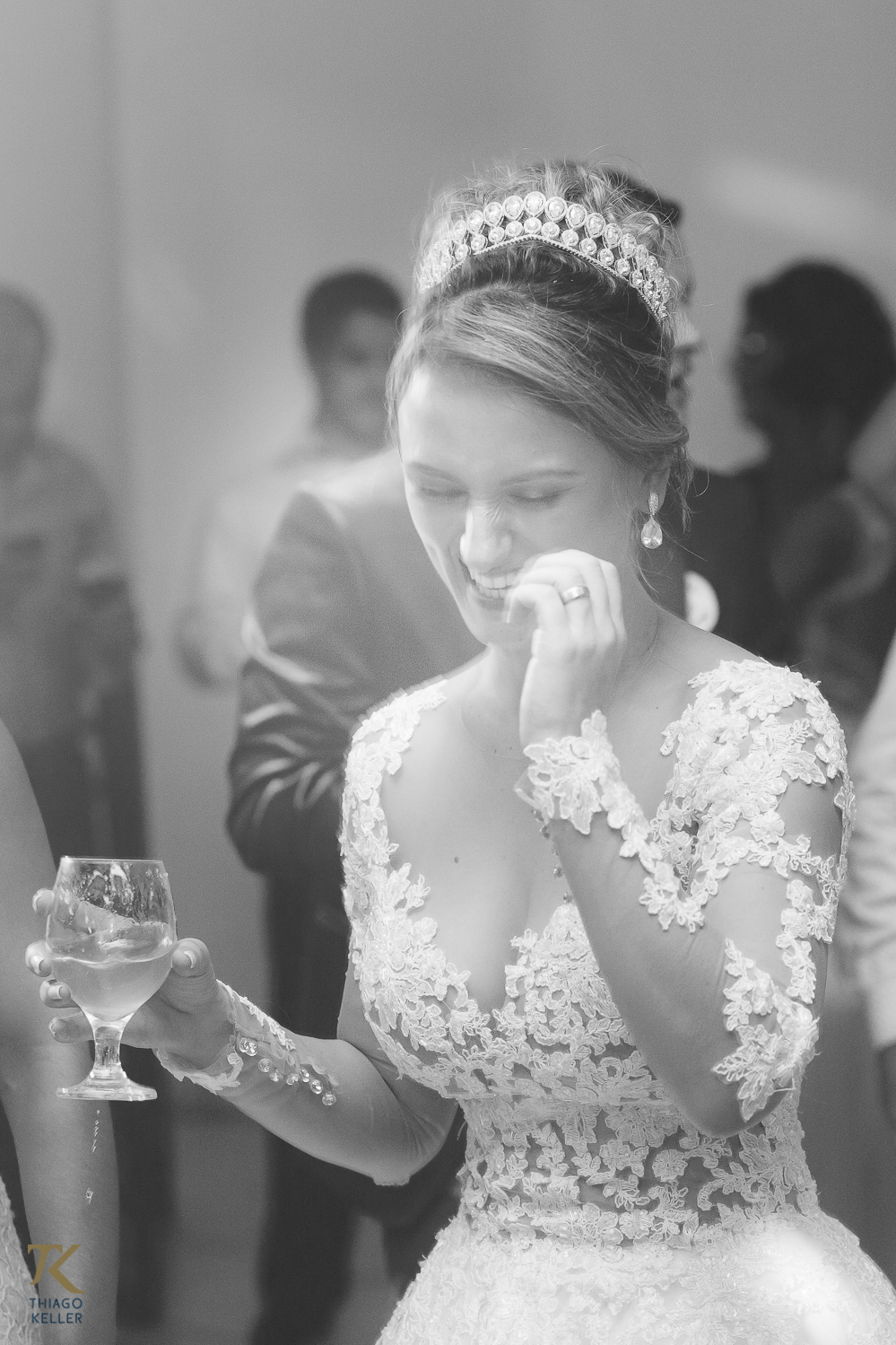 Fotografia de casamento de Ana Rita e Everton. Noiva dançando.