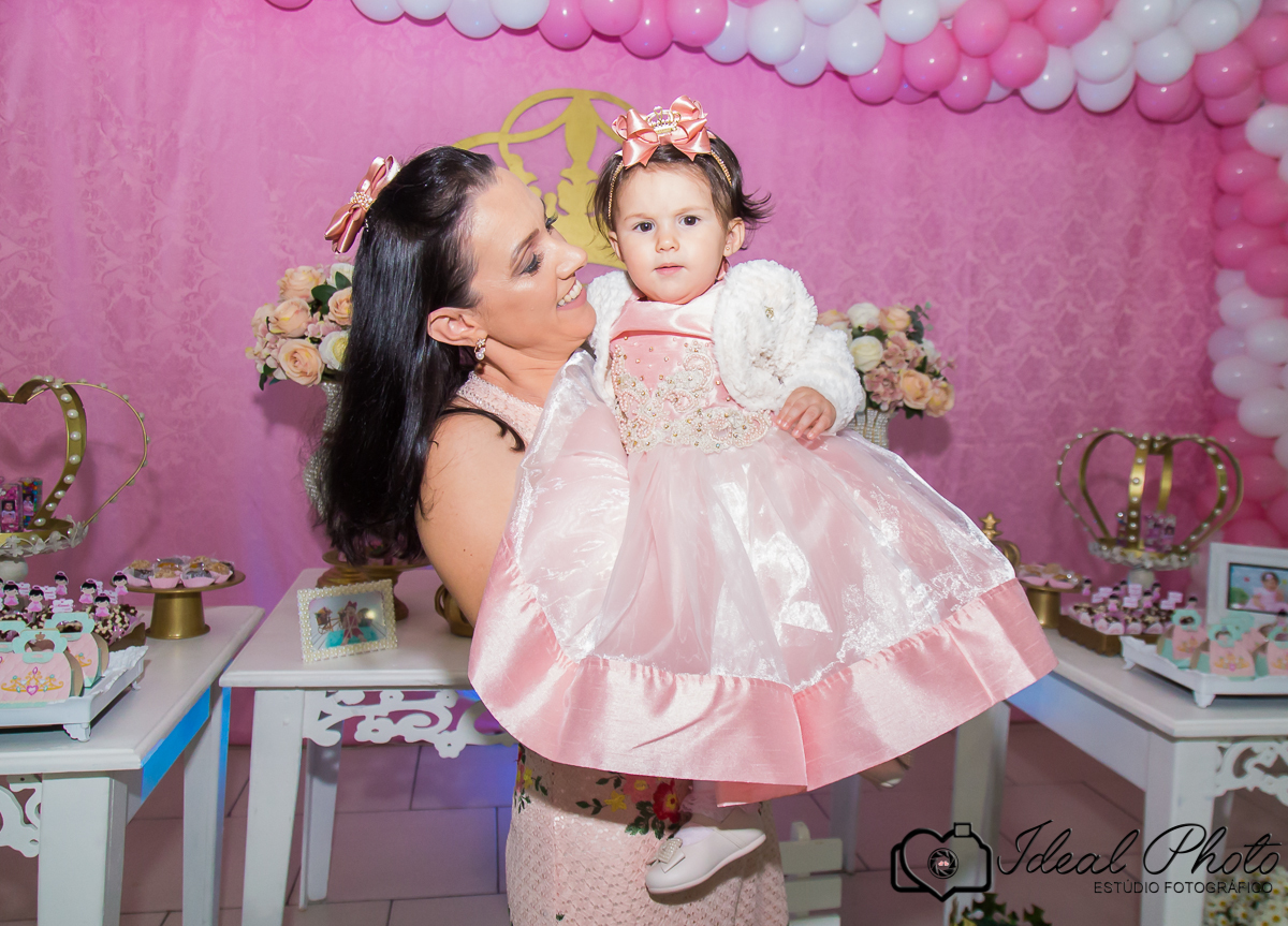 Aniversários, formaturas, retratos, eventos, ensaios, newborn, kids, bebes, acompanhamento em sao joão do sul e praia grande-sc anexo ao estúdio mais vida -Estúdio Fotográfico Ideal Photo por Joselaine Benfatto