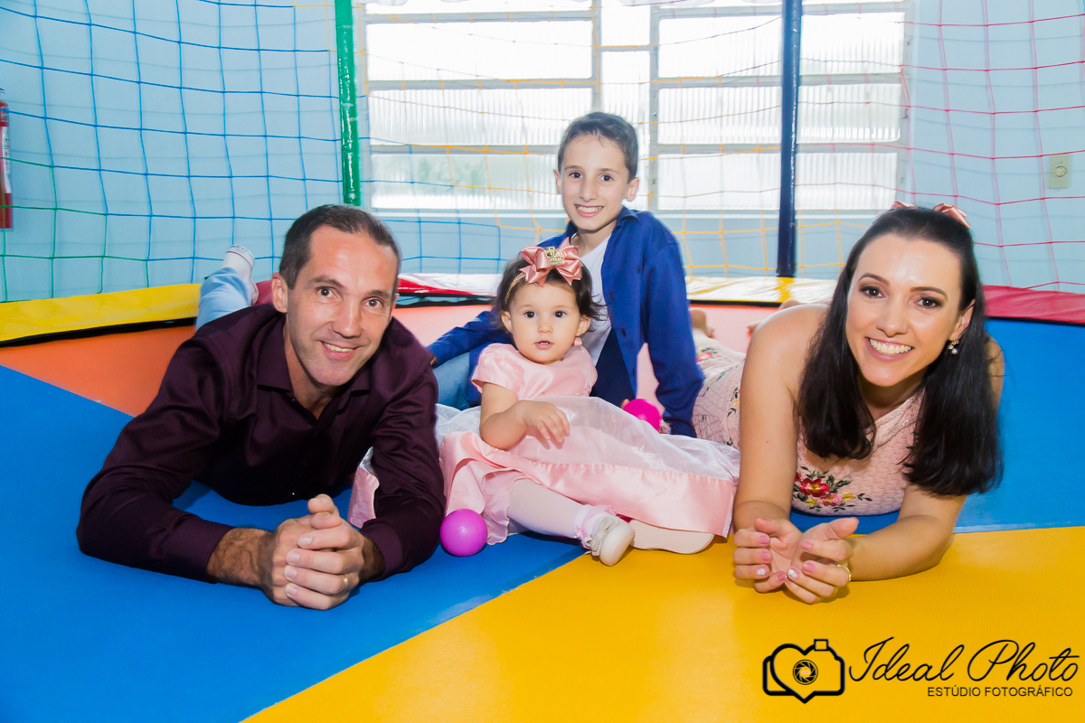 Aniversários, formaturas, retratos, eventos, ensaios, newborn, kids, bebes, acompanhamento em sao joão do sul e praia grande-sc anexo ao estúdio mais vida -Estúdio Fotográfico Ideal Photo por Joselaine Benfatto