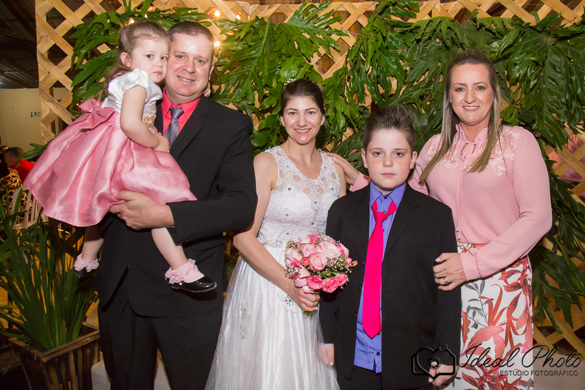 Aniversários, formaturas, retratos, eventos, ensaios, newborn, kids, bebes, acompanhamento em sao joao do sul e praia grande-sc-Estúdio Fotográfico Ideal Photo por Joselaine Benfatto