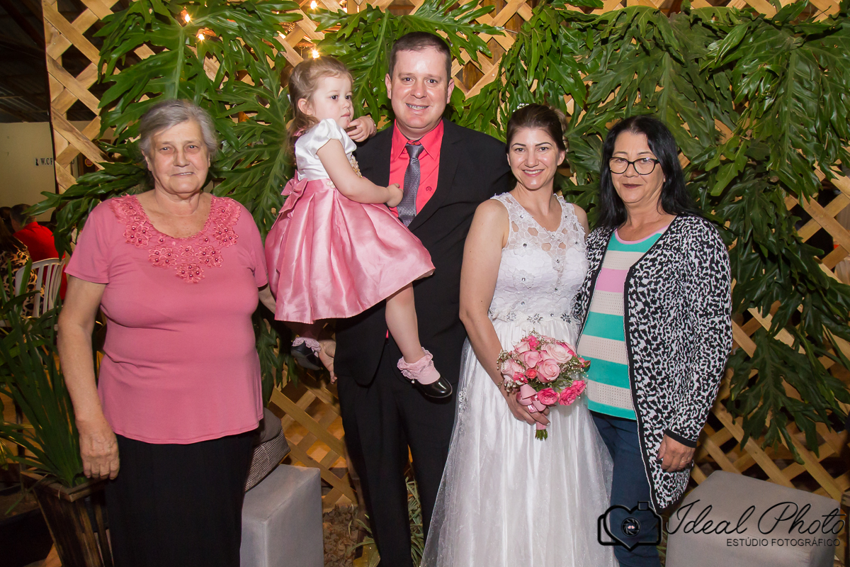 Aniversários, formaturas, retratos, eventos, ensaios, newborn, kids, bebes, acompanhamento em sao joao do sul e praia grande-sc-Estúdio Fotográfico Ideal Photo por Joselaine Benfatto