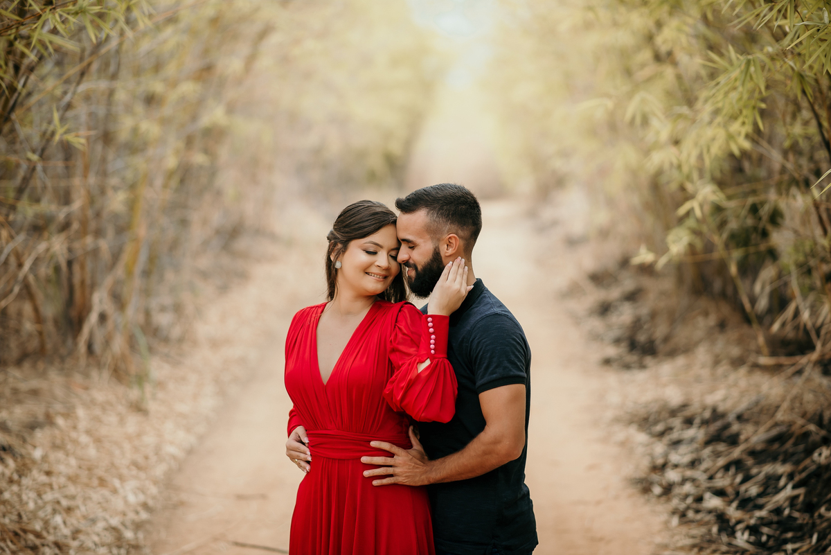 Ensaio Arthur e Ellen, pré casamento, pré wedding, praia de coqueirinho, fotos espontânea de casal, namorados, João Pessoa, litoral sul da paraíba,
