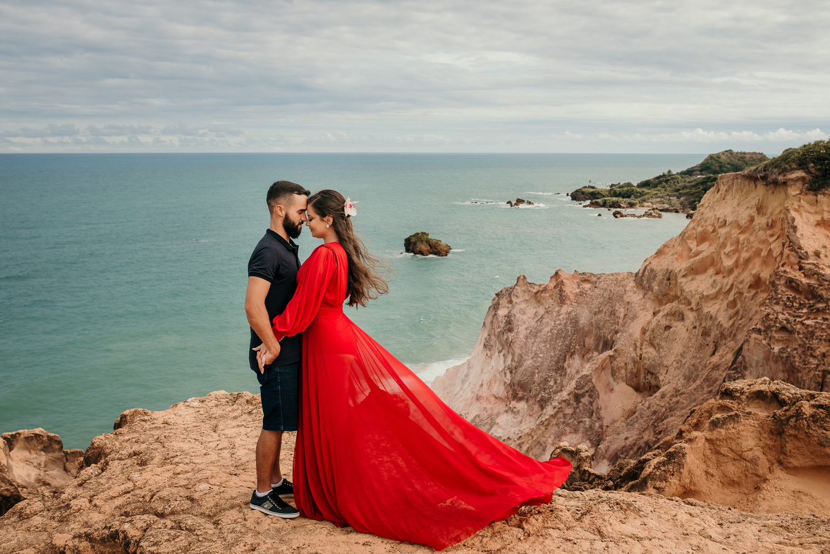 Ensaio Arthur e Ellen, pré casamento, pré wedding, praia de coqueirinho, fotos espontânea de casal, namorados, João Pessoa, litoral sul da paraíba,