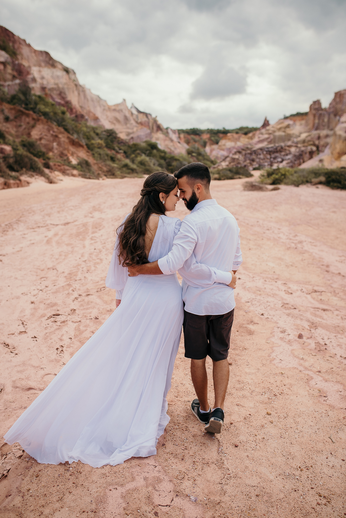Ensaio Arthur e Ellen, pré casamento, pré wedding, praia de coqueirinho, fotos espontânea de casal, namorados, João Pessoa, litoral sul da paraíba,
