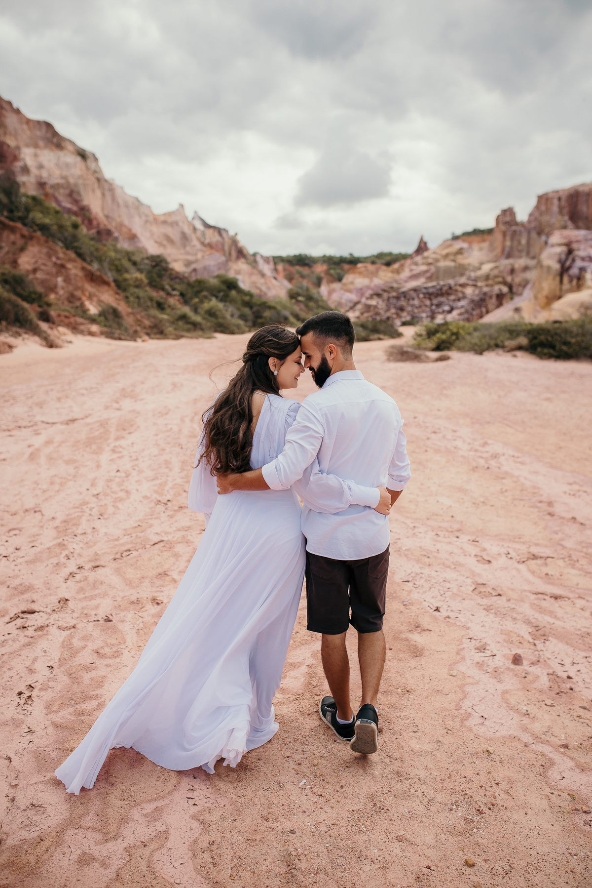 Ensaio Arthur e Ellen, pré casamento, pré wedding, praia de coqueirinho, fotos espontânea de casal, namorados, João Pessoa, litoral sul da paraíba,