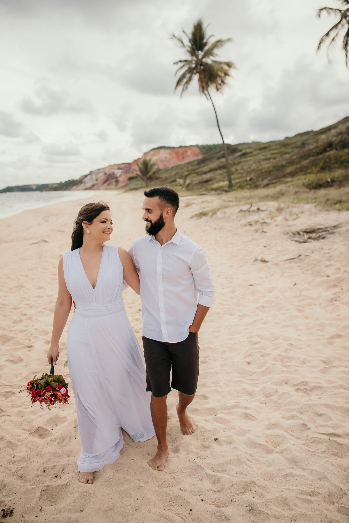 Ensaio Arthur e Ellen, pré casamento, pré wedding, praia de coqueirinho, fotos espontânea de casal, namorados, João Pessoa, litoral sul da paraíba,