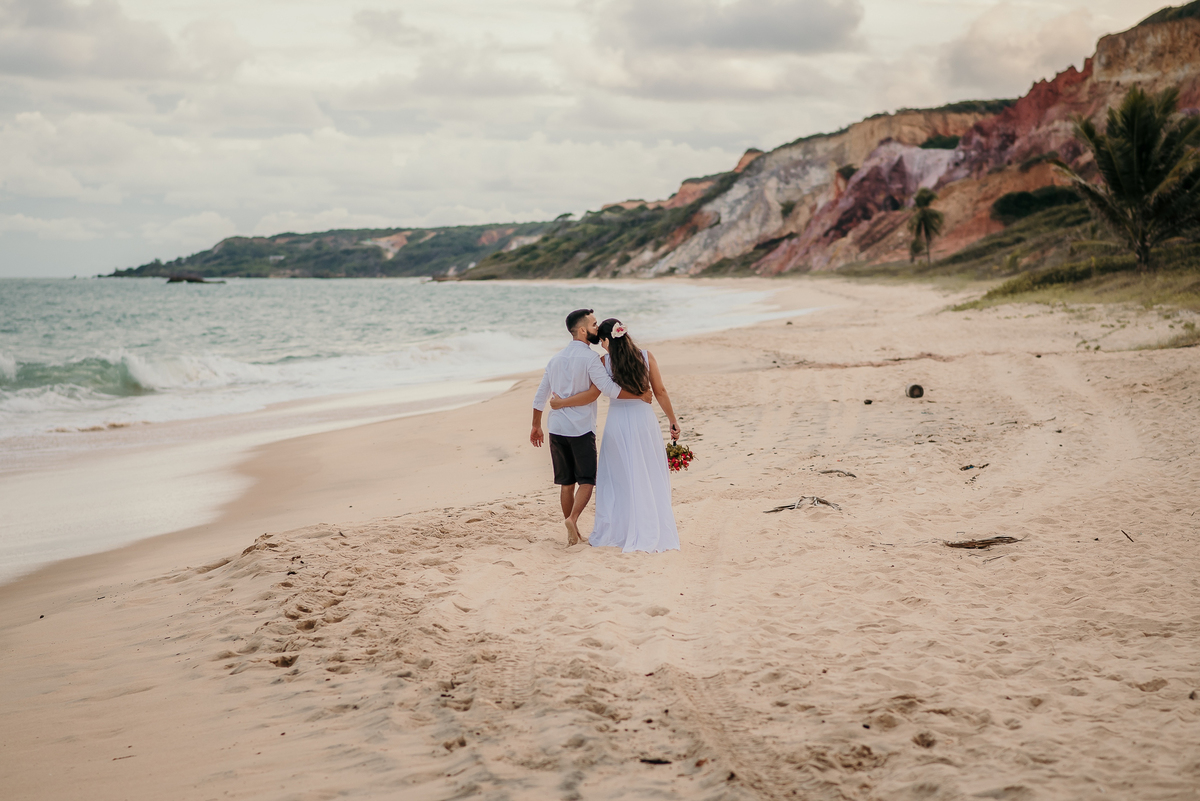 Ensaio Arthur e Ellen, pré casamento, pré wedding, praia de coqueirinho, fotos espontânea de casal, namorados, João Pessoa, litoral sul da paraíba,