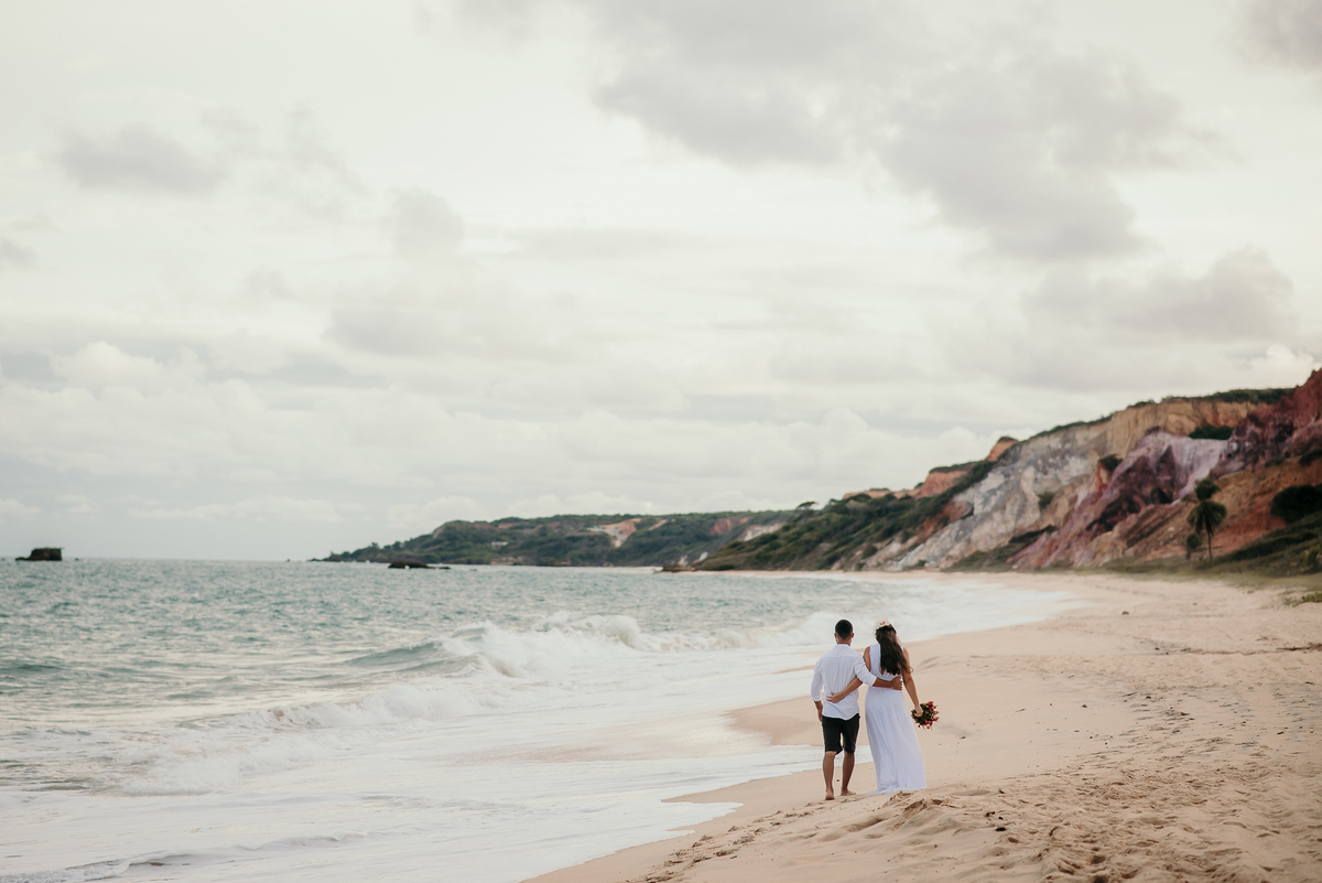 Ensaio Arthur e Ellen, pré casamento, pré wedding, praia de coqueirinho, fotos espontânea de casal, namorados, João Pessoa, litoral sul da paraíba,