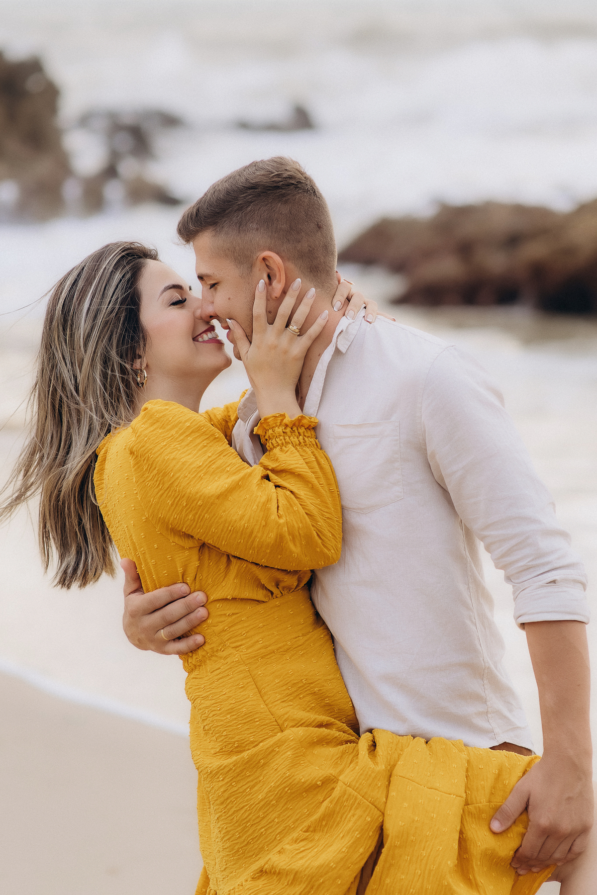 pré wedding, praia de tambaba, ensaio casal praia de tambaba, fotos ao nascer do sol, João Pessoa, litoral sul da paraíba, fotos espontâneas, fotos de pré wedding na praia, pra de coqueirinho,