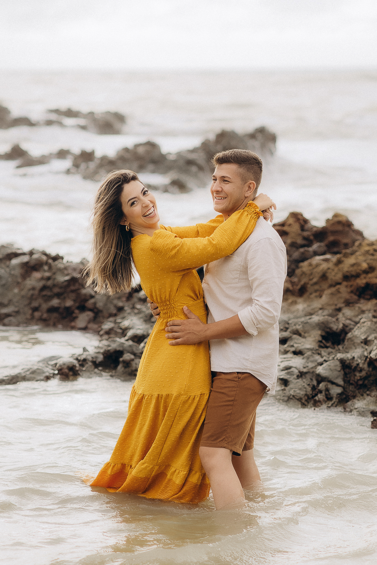 pré wedding, praia de tambaba, ensaio casal praia de tambaba, fotos ao nascer do sol, João Pessoa, litoral sul da paraíba, fotos espontâneas, fotos de pré wedding na praia, pra de coqueirinho,