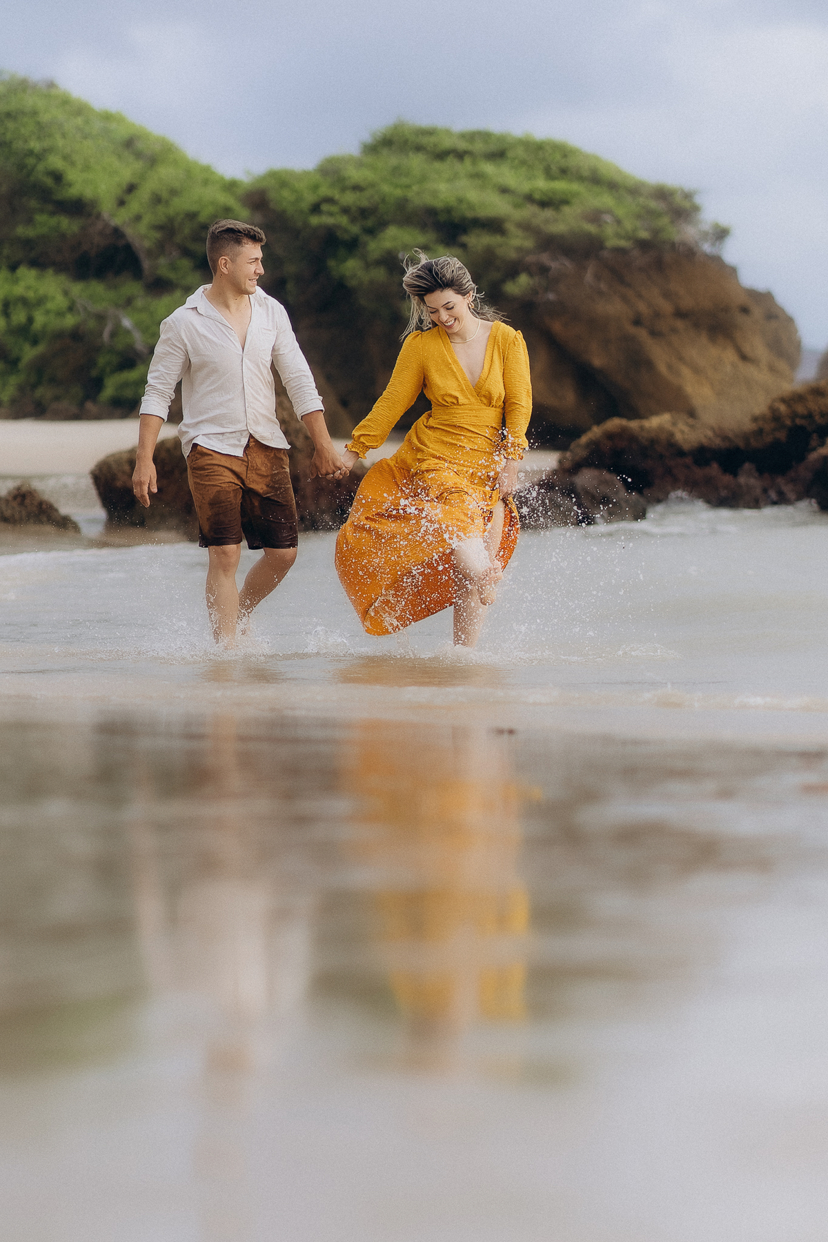 pré wedding, praia de tambaba, ensaio casal praia de tambaba, fotos ao nascer do sol, João Pessoa, litoral sul da paraíba, fotos espontâneas, fotos de pré wedding na praia, pra de coqueirinho,