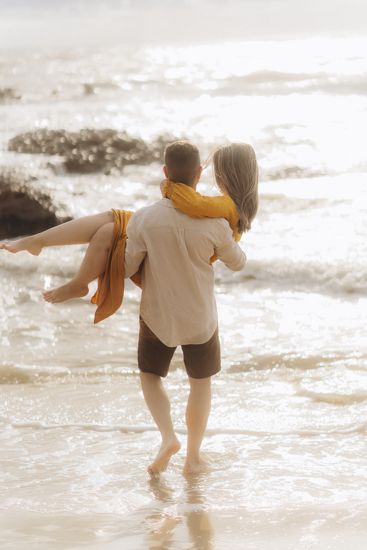 pré wedding, praia de tambaba, ensaio casal praia de tambaba, fotos ao nascer do sol, João Pessoa, litoral sul da paraíba, fotos espontâneas, fotos de pré wedding na praia, pra de coqueirinho,