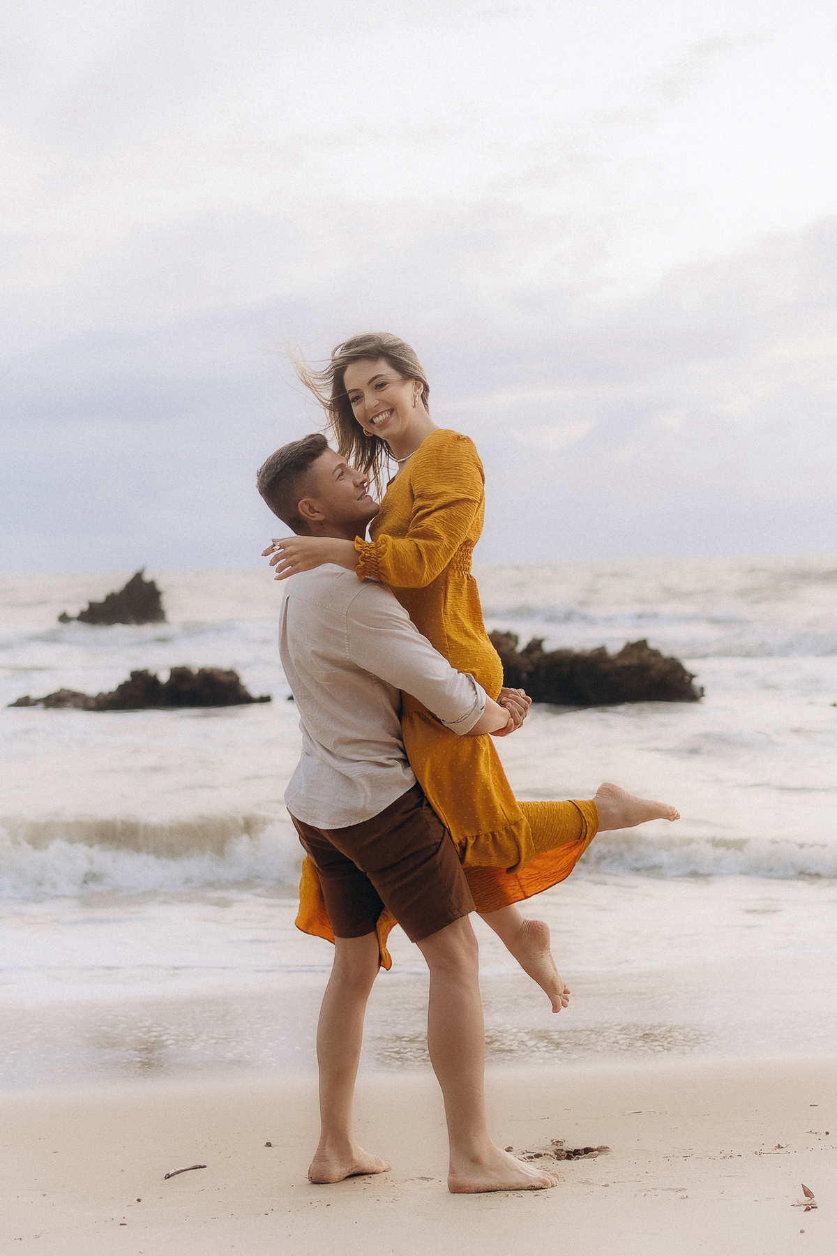 pré wedding, praia de tambaba, ensaio casal praia de tambaba, fotos ao nascer do sol, João Pessoa, litoral sul da paraíba, fotos espontâneas, fotos de pré wedding na praia, pra de coqueirinho,