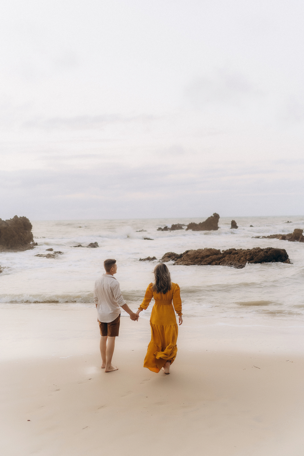 pré wedding, praia de tambaba, ensaio casal praia de tambaba, fotos ao nascer do sol, João Pessoa, litoral sul da paraíba, fotos espontâneas, fotos de pré wedding na praia, pra de coqueirinho,