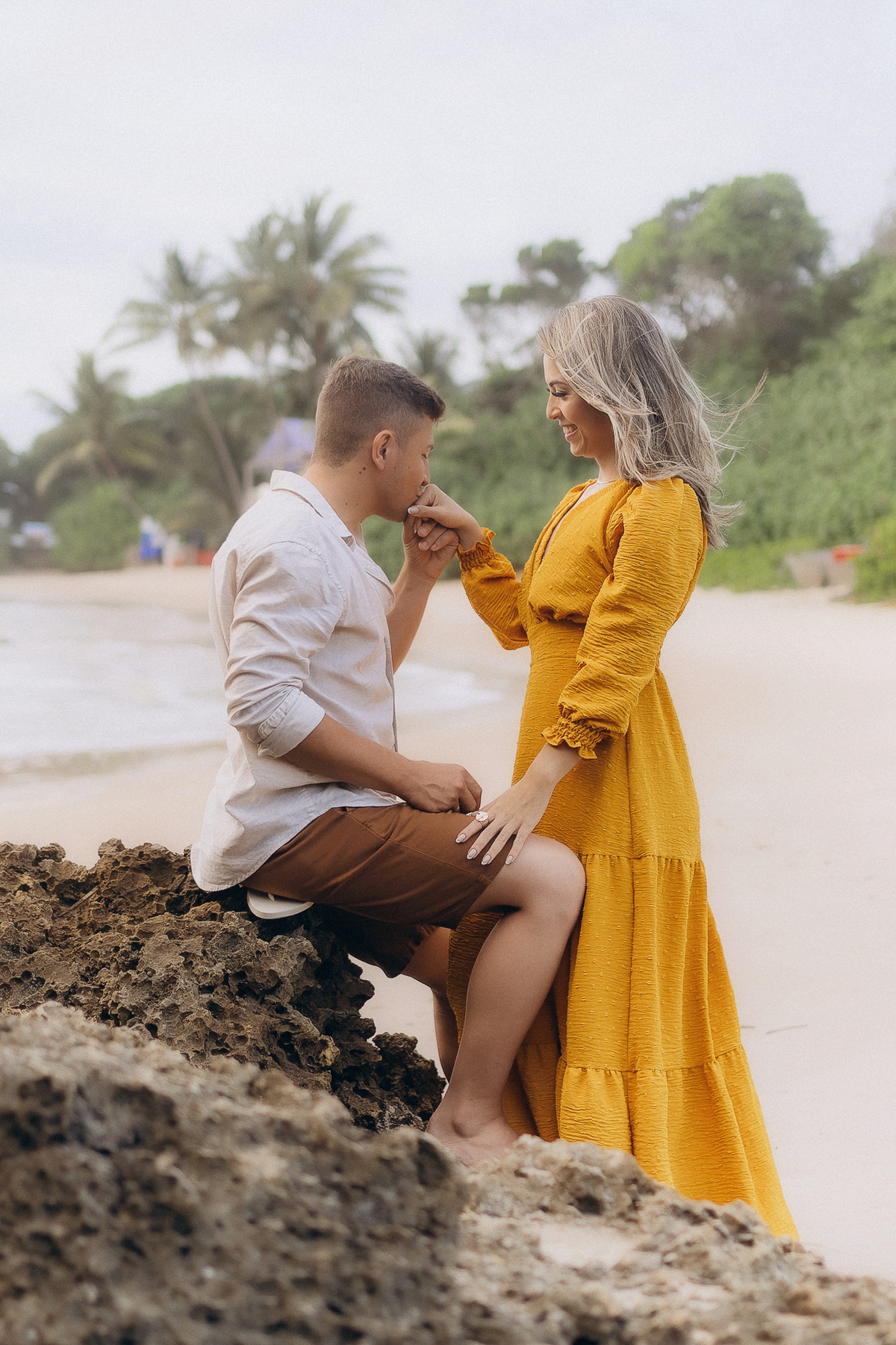 pré wedding, praia de tambaba, ensaio casal praia de tambaba, fotos ao nascer do sol, João Pessoa, litoral sul da paraíba, fotos espontâneas, fotos de pré wedding na praia, pra de coqueirinho,