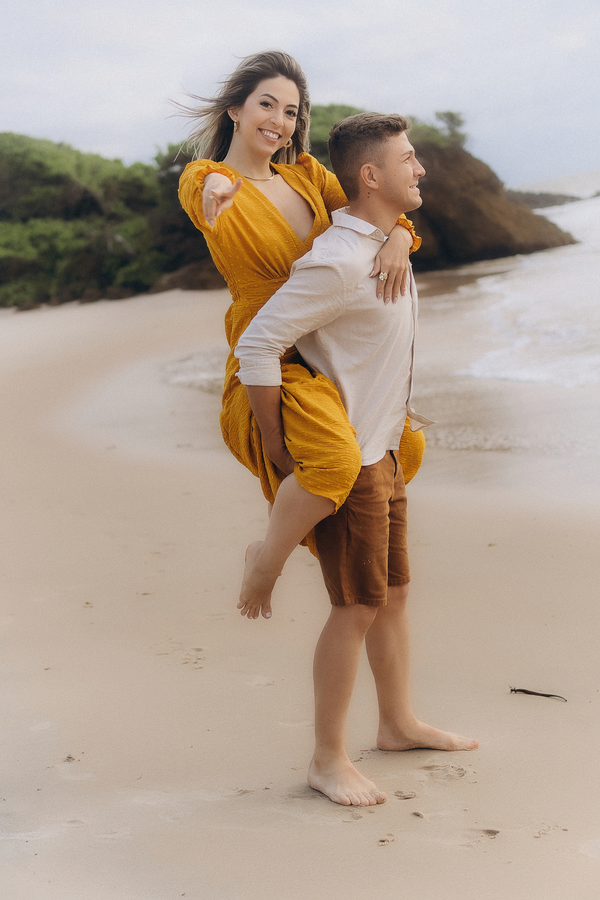 pré wedding, praia de tambaba, ensaio casal praia de tambaba, fotos ao nascer do sol, João Pessoa, litoral sul da paraíba, fotos espontâneas, fotos de pré wedding na praia, pra de coqueirinho,