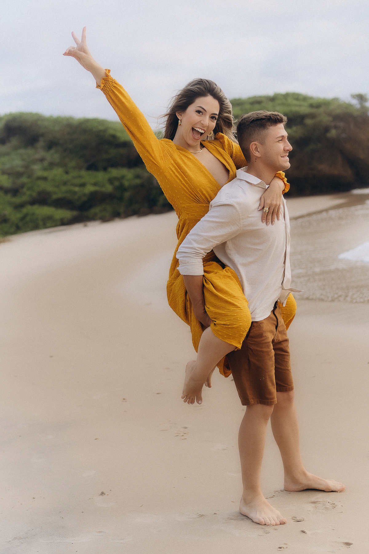 pré wedding, praia de tambaba, ensaio casal praia de tambaba, fotos ao nascer do sol, João Pessoa, litoral sul da paraíba, fotos espontâneas, fotos de pré wedding na praia, pra de coqueirinho,