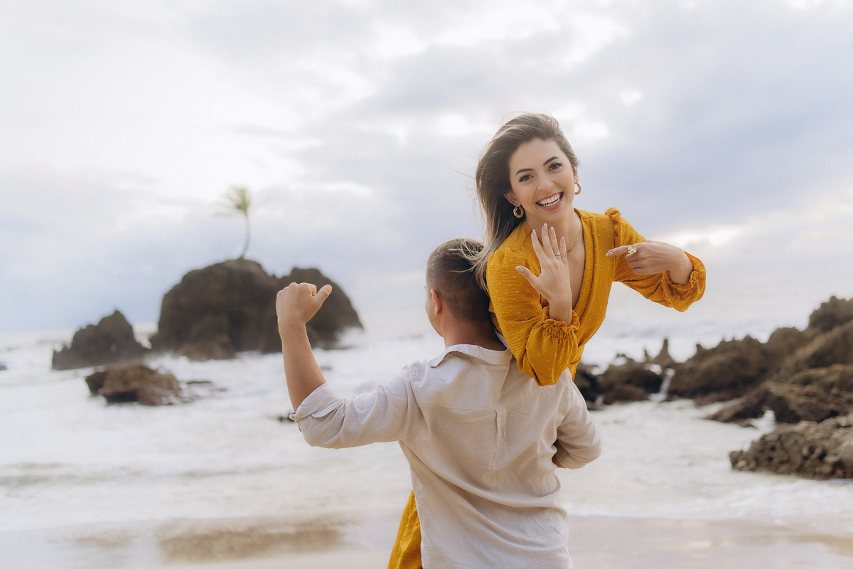 pré wedding, praia de tambaba, ensaio casal praia de tambaba, fotos ao nascer do sol, João Pessoa, litoral sul da paraíba, fotos espontâneas, fotos de pré wedding na praia, pra de coqueirinho,