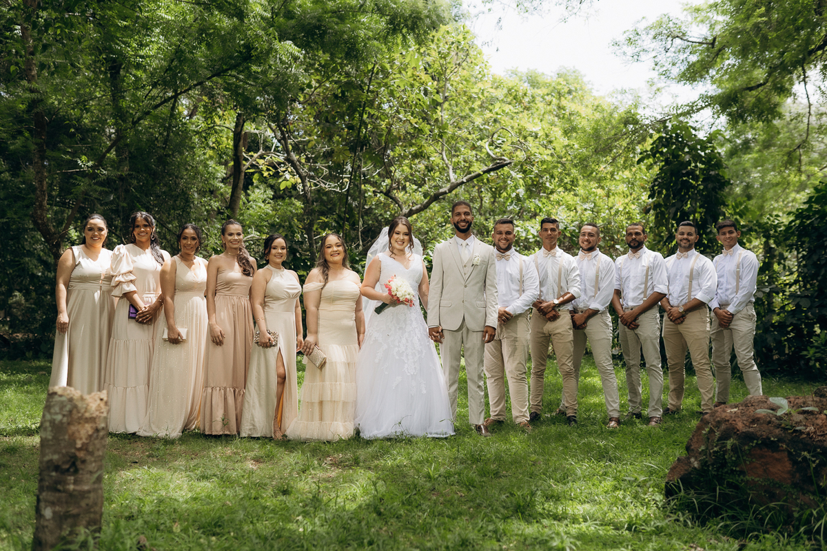 Granja Vitoria, casamento, decoração de casamento dia , granja vitoria recepções, fotos dos noivos, retratos dos noivos, fotos da noiva, fotos com os padrinhos, fotos criativas com os padrinhos,
