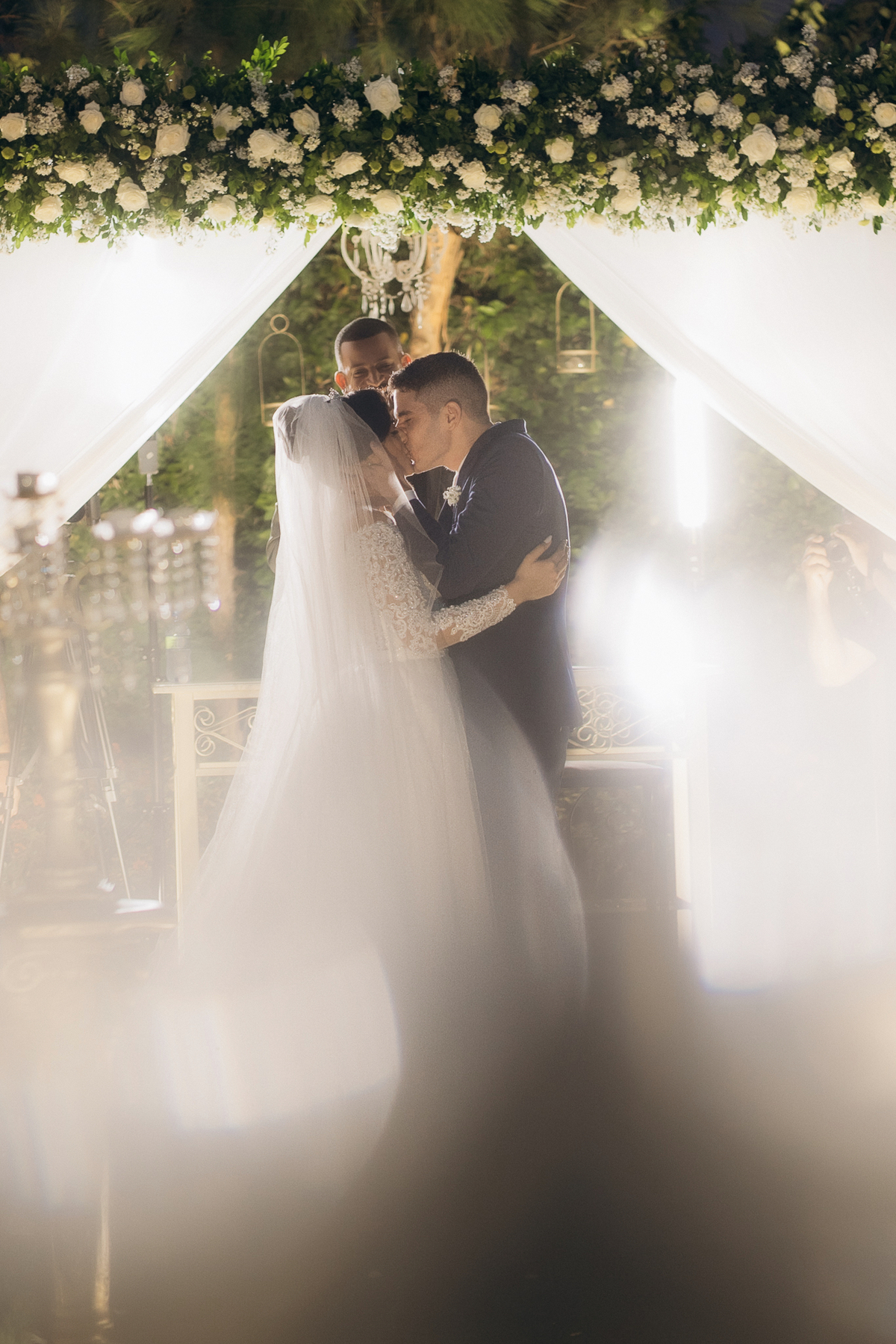 casamento de dia, lá tertulia, João Pessoa, Lá Tertulia recepções, beijo de casamento
