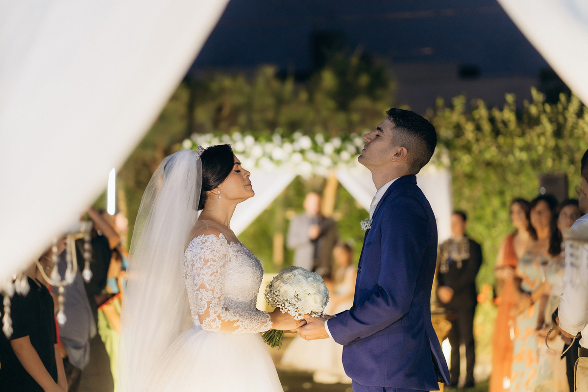 casamento de dia, lá tertulia, João Pessoa, Lá Tertulia recepções, beijo de casamento