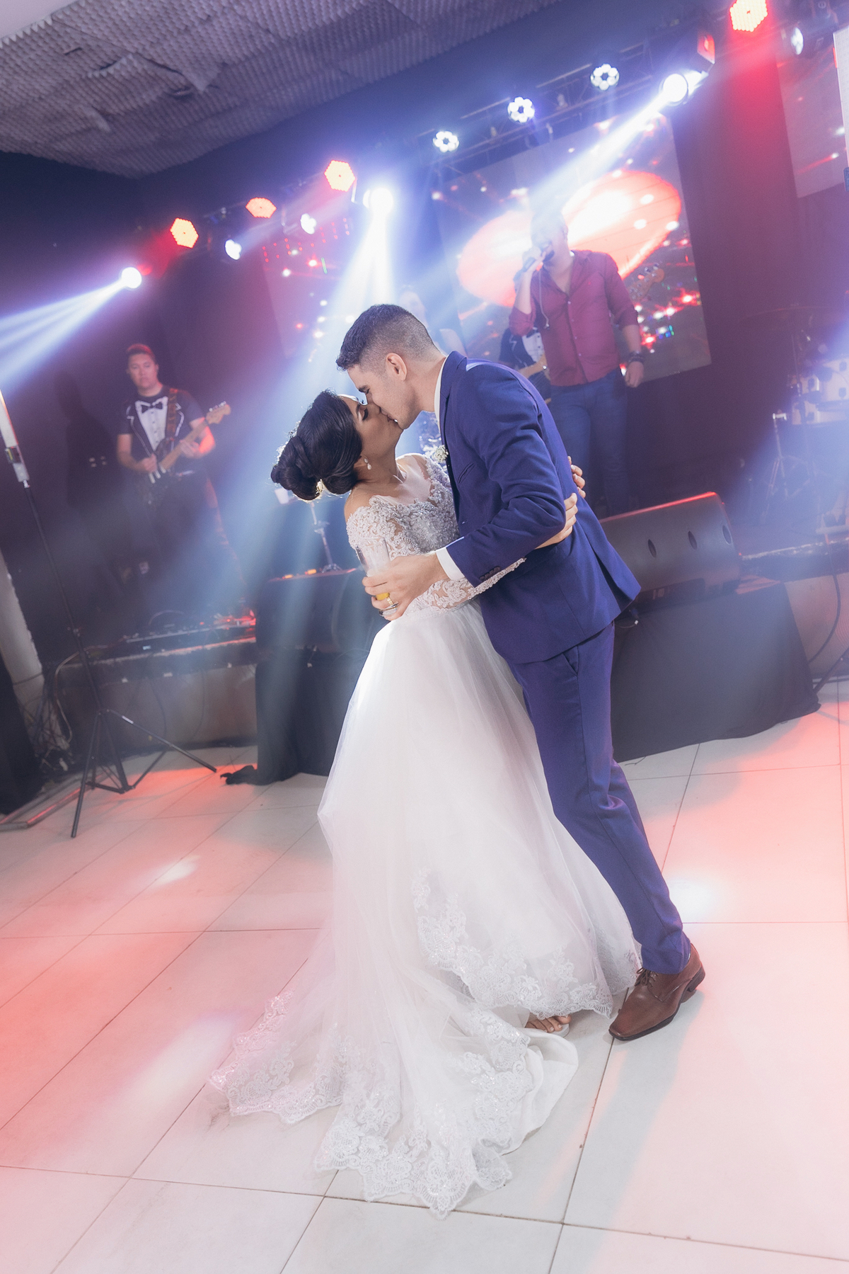 casamento de dia, lá tertulia, João Pessoa, Lá Tertulia recepções, beijo de casamento, saída dos noivos , fotos do casal, fotos da noiva, dança dos noivos, valsa dos noivos, festa de casamento,