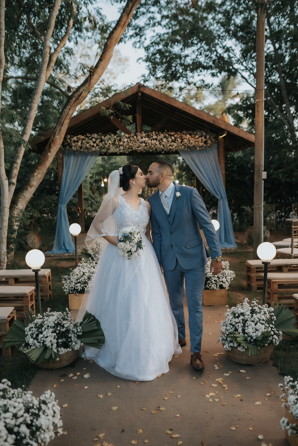 granja vitória, casamento de dia, casamento ao ar livre, fotos espontâneas, Santa Rita, João Pessoa, fotografo em João Pessoa, casamento no por do sol, Thais Mendonça cerimonialista, fotos criativas com padrinhos, fotos com os noivos,