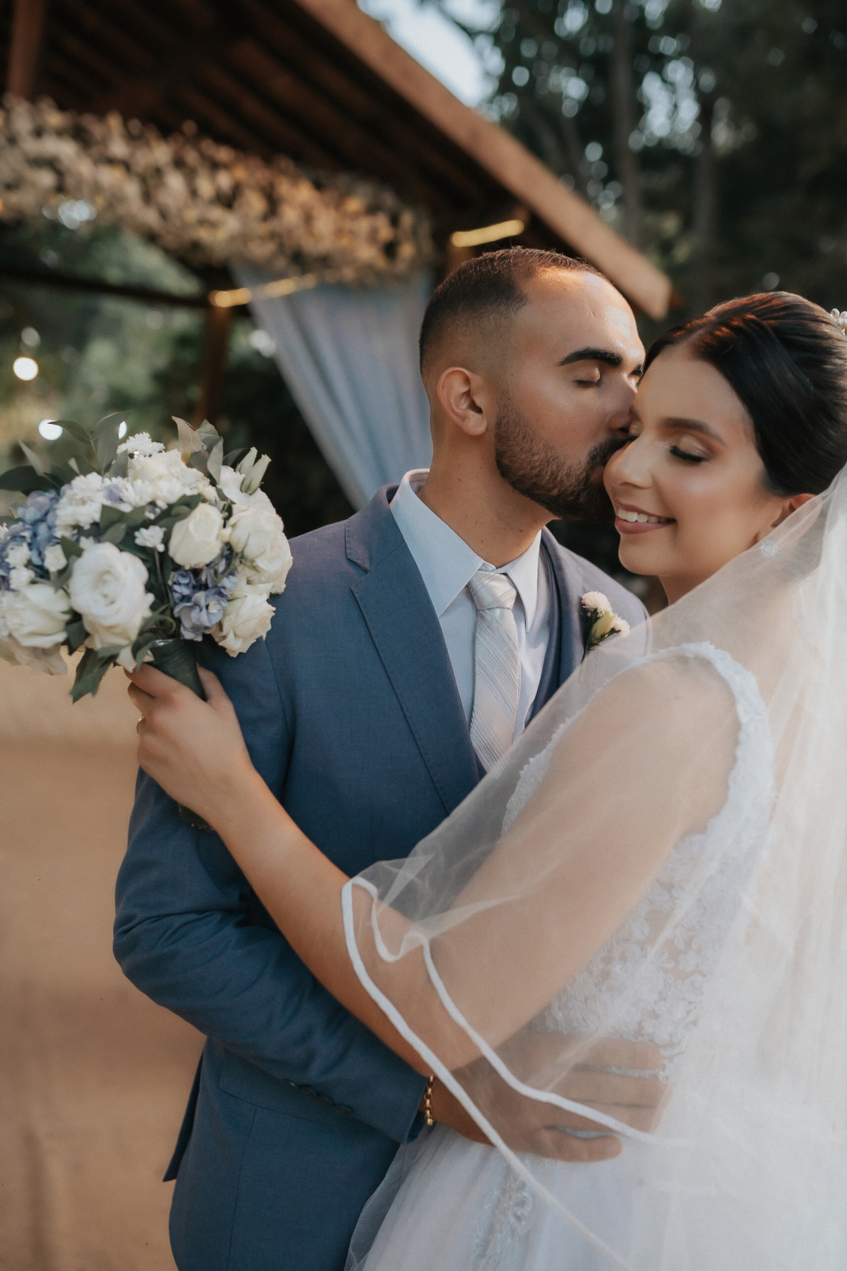 granja vitória, casamento de dia, casamento ao ar livre, fotos espontâneas, Santa Rita, João Pessoa, fotografo em João Pessoa, casamento no por do sol, Thais Mendonça cerimonialista, fotos criativas com padrinhos, fotos com os noivos, fotos da noiva,