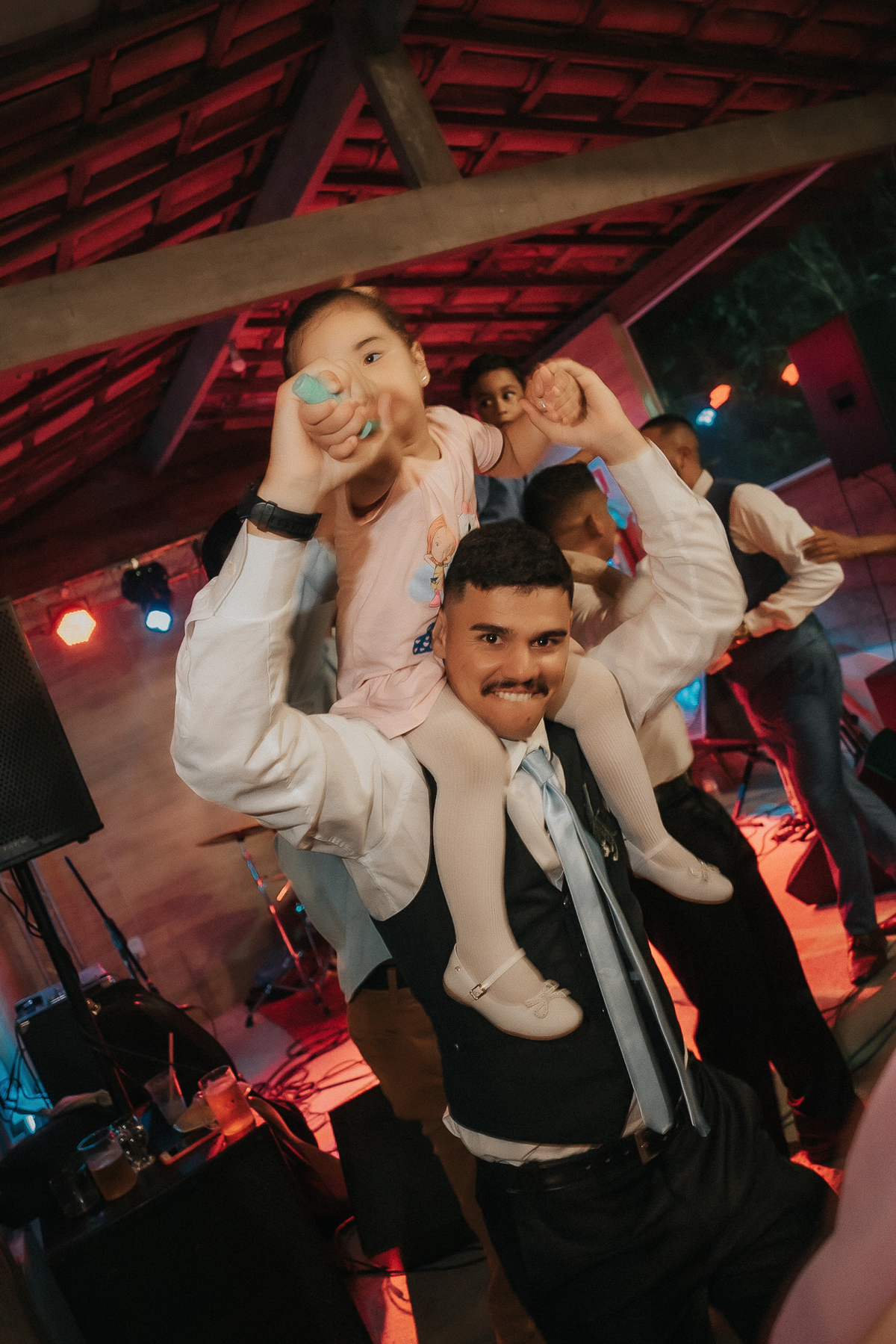granja vitória, casamento de dia, casamento ao ar livre, fotos espontâneas, Santa Rita, João Pessoa, fotografo em João Pessoa, casamento no por do sol, Thais Mendonça cerimonialista, fotos criativas com padrinhos, fotos com os noivos, fotos da noiva,