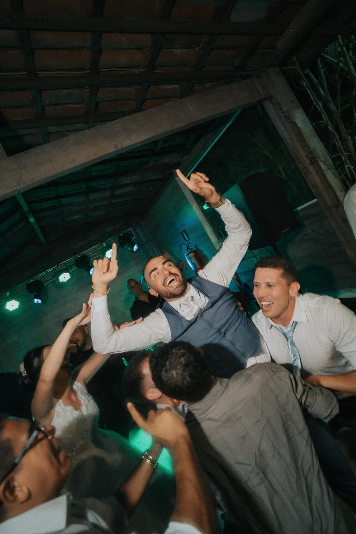 granja vitória, casamento de dia, casamento ao ar livre, fotos espontâneas, Santa Rita, João Pessoa, fotografo em João Pessoa, casamento no por do sol, Thais Mendonça cerimonialista, fotos criativas com padrinhos, fotos com os noivos, fotos da noiva,