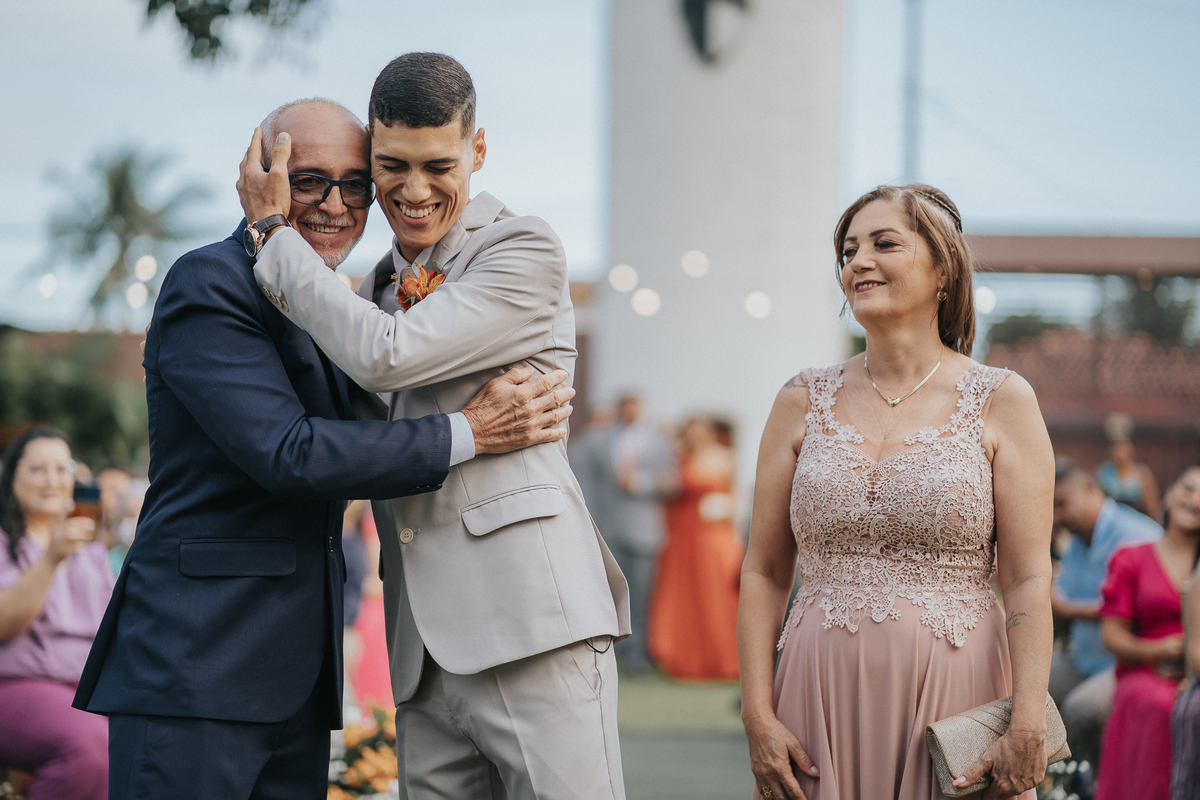 casamento de dia, porto castelo, Santa Rita,  momento de emoção no casamento, cerimonia de casamento de dia,  entrada da noiva