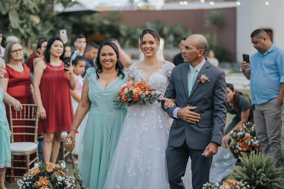 casamento de dia, porto castelo, Santa Rita,  momento de emoção no casamento, cerimonia de casamento de dia,  entrada da noiva