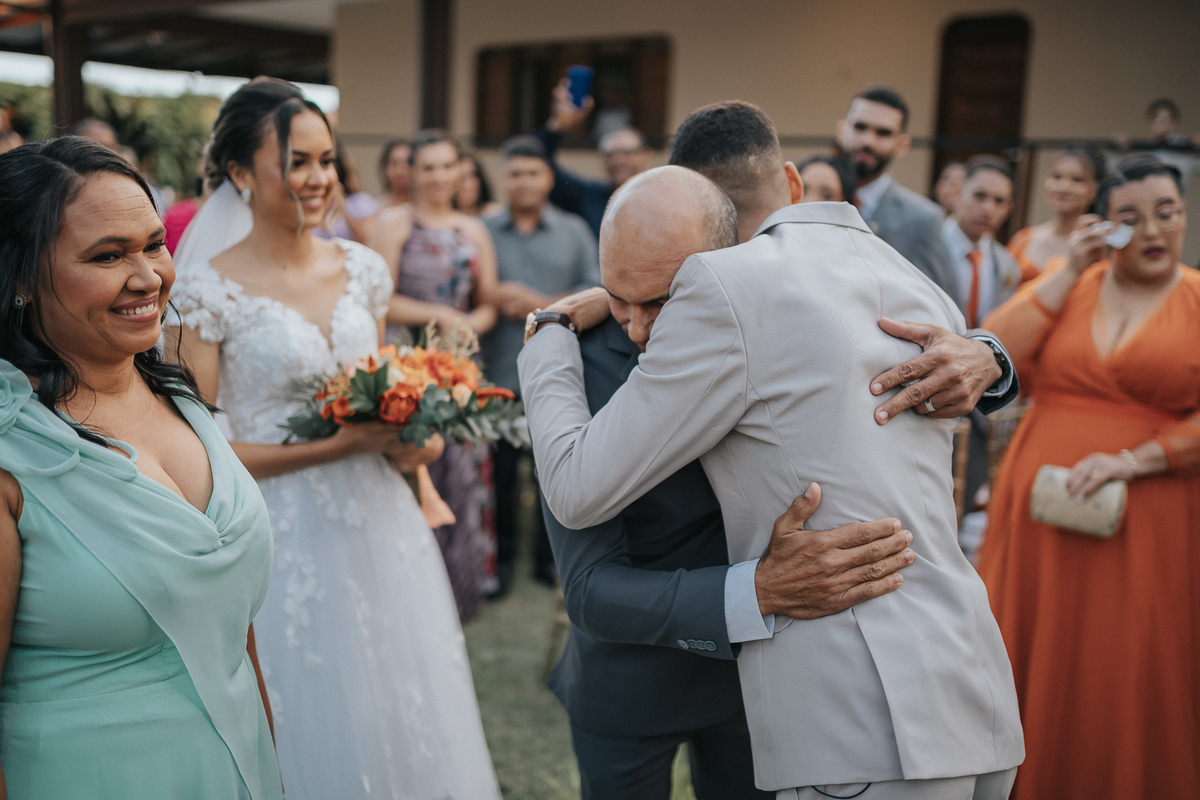 casamento de dia, porto castelo, Santa Rita,  momento de emoção no casamento, cerimonia de casamento de dia,  entrada da noiva