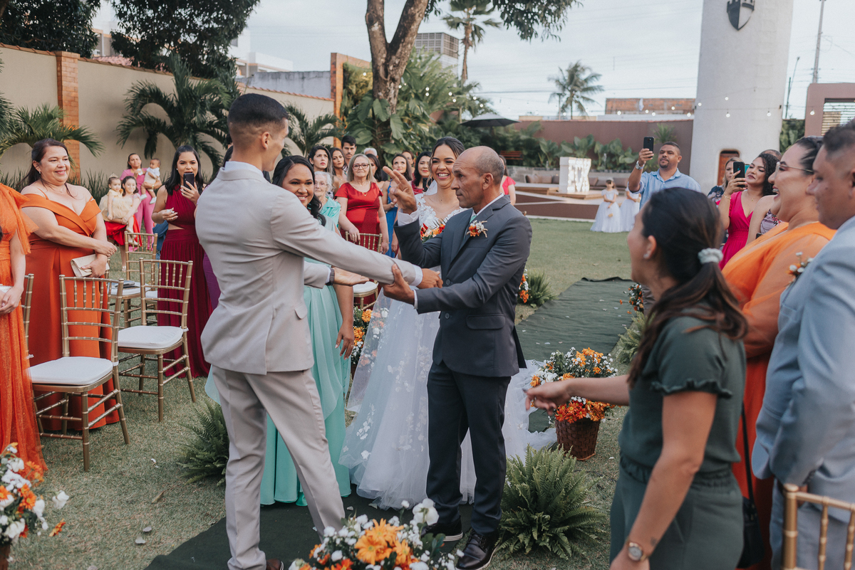 casamento de dia, porto castelo, Santa Rita,  momento de emoção no casamento, cerimonia de casamento de dia,  entrada da noiva