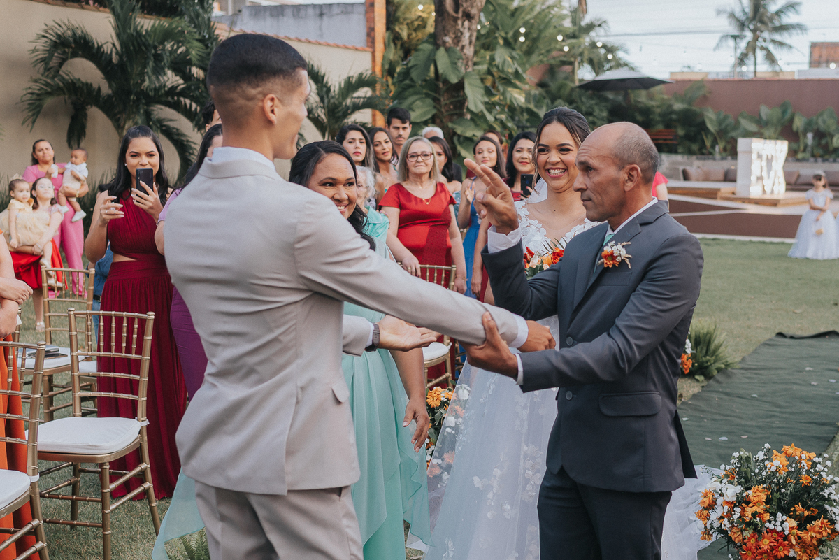casamento de dia, porto castelo, Santa Rita,  momento de emoção no casamento, cerimonia de casamento de dia,  entrada da noiva
