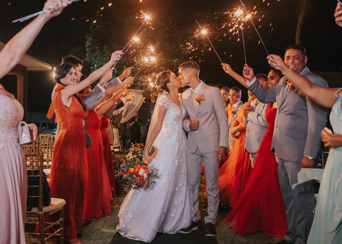 casamento de dia, porto castelo, Santa Rita,  momento de emoção no casamento, cerimonia de casamento de dia, fotos com padrinhos,