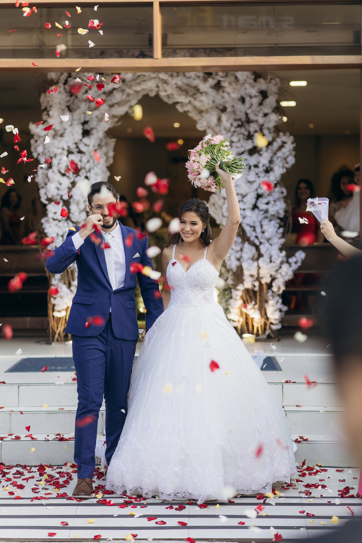 casamento de dia, paroquia nossa senhora de Guadalupe, saída dos noivos, retratos na noiva, retratos dos noivos, fotos dos noivos,