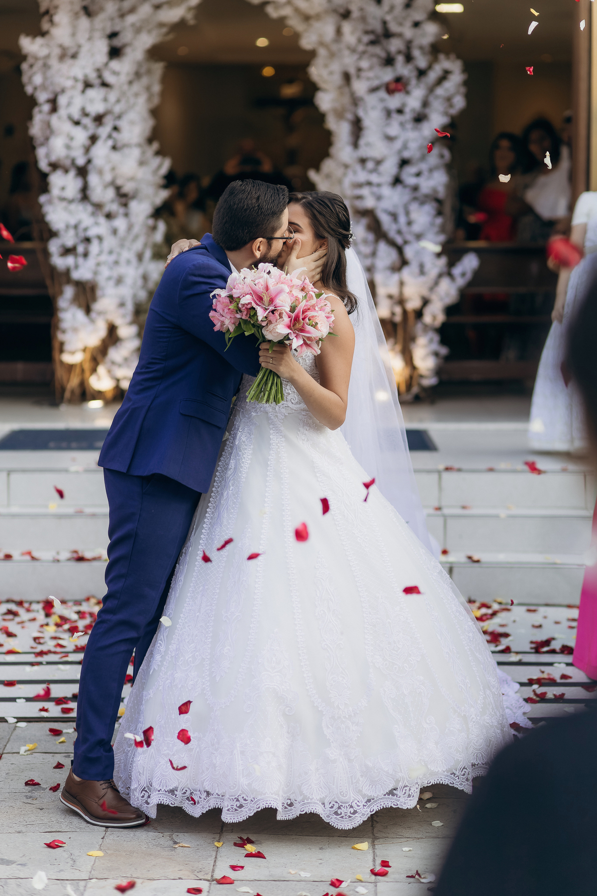casamento de dia, paroquia nossa senhora de Guadalupe, saída dos noivos, retratos na noiva, retratos dos noivos, fotos dos noivos,