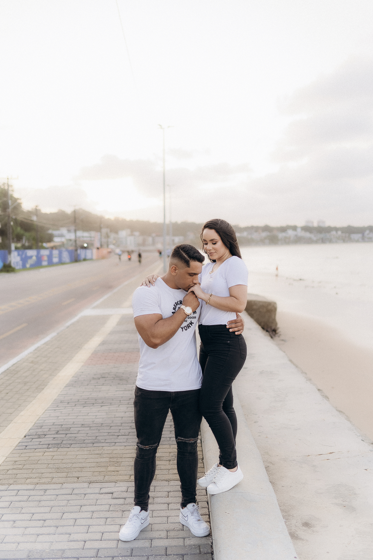 pre wedding ao ar livre em João Pessoa, pré wedding praia do cabo branco, por do sol, praia do cabo branco, pré casamento, ensaio casal, solar cabo branco recepções, João Pessoa, Daniel Araujo fotografia,