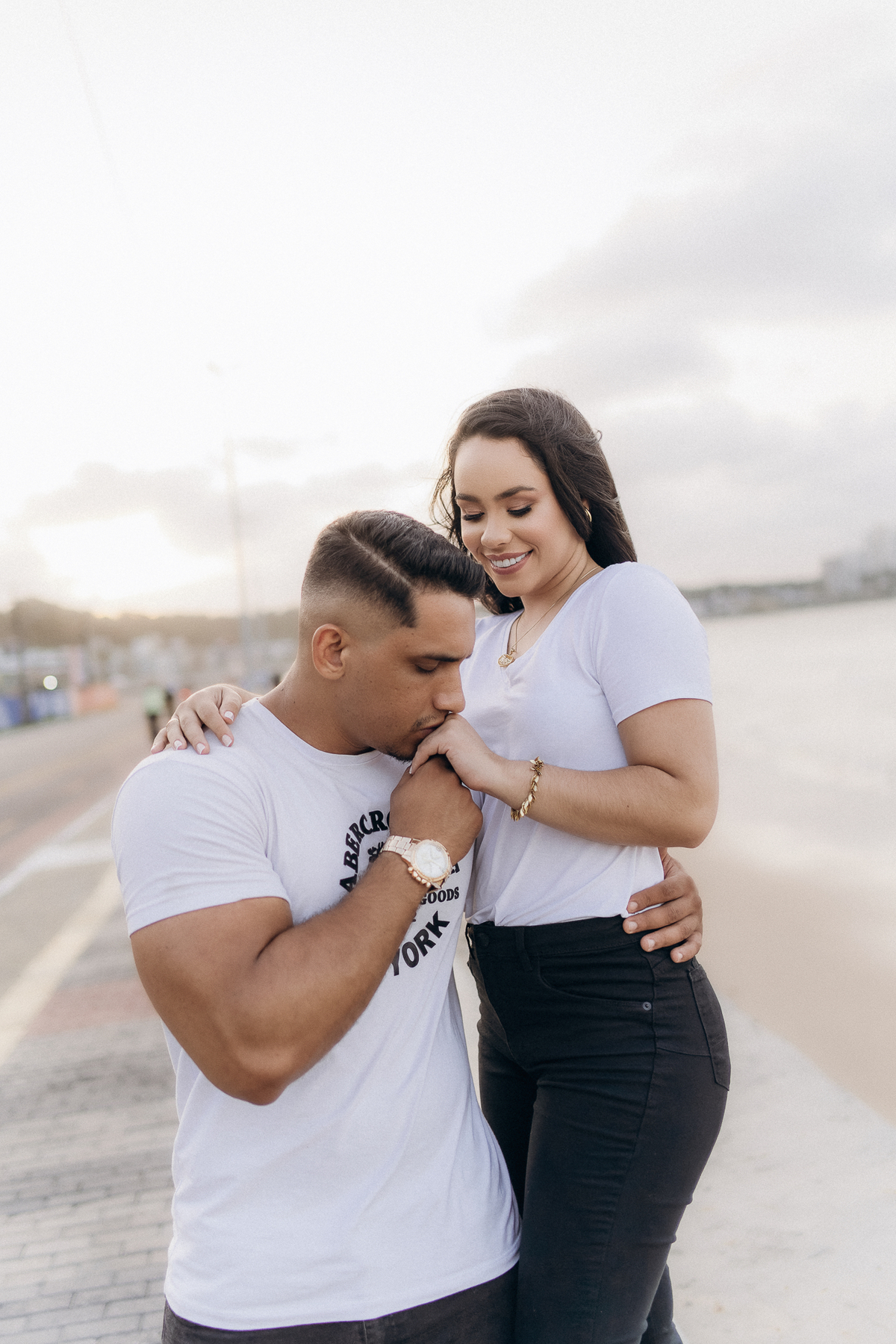 pre wedding ao ar livre em João Pessoa, pré wedding praia do cabo branco, por do sol, praia do cabo branco, pré casamento, ensaio casal, solar cabo branco recepções, João Pessoa, Daniel Araujo fotografia,