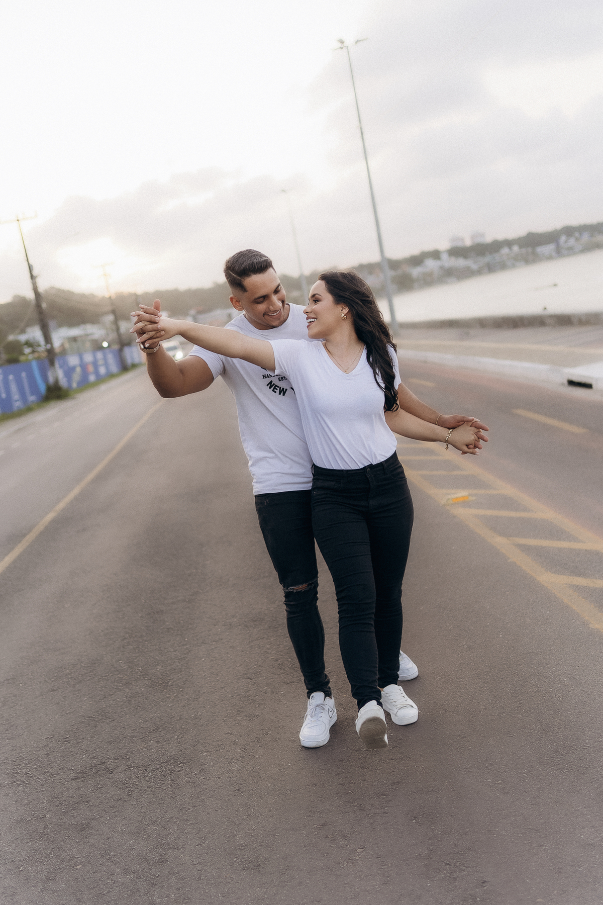 pre wedding ao ar livre em João Pessoa, pré wedding praia do cabo branco, por do sol, praia do cabo branco, pré casamento, ensaio casal, solar cabo branco recepções, João Pessoa, Daniel Araujo fotografia,