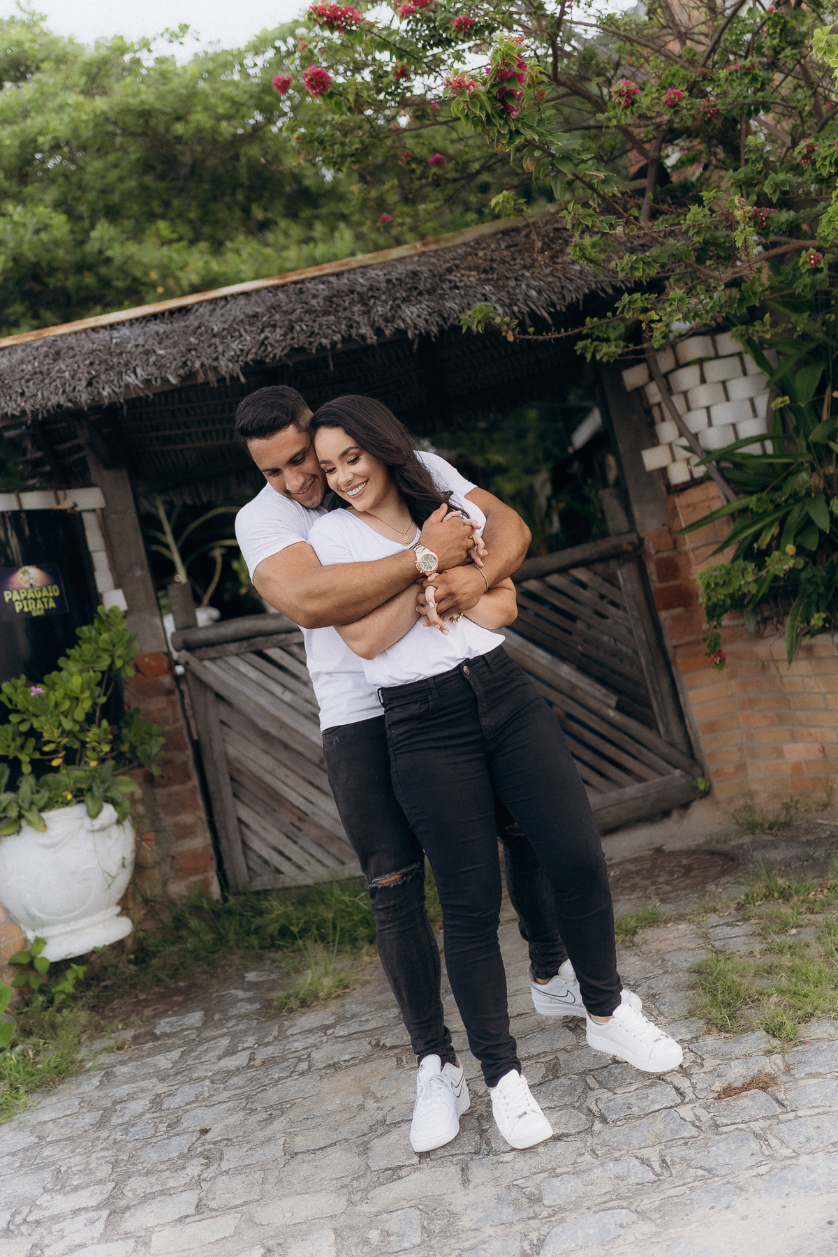 pre wedding ao ar livre em João Pessoa, pré wedding praia do cabo branco, por do sol, praia do cabo branco, pré casamento, ensaio casal, solar cabo branco recepções, João Pessoa, Daniel Araujo fotografia,