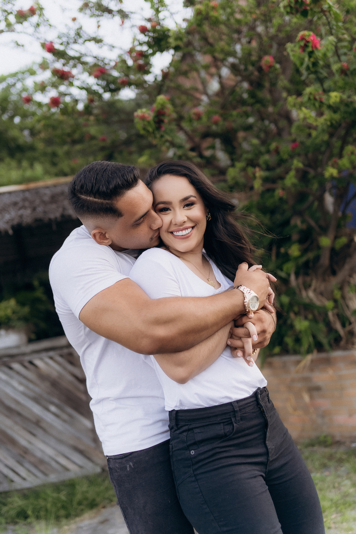pre wedding ao ar livre em João Pessoa, pré wedding praia do cabo branco, por do sol, praia do cabo branco, pré casamento, ensaio casal, solar cabo branco recepções, João Pessoa, Daniel Araujo fotografia,