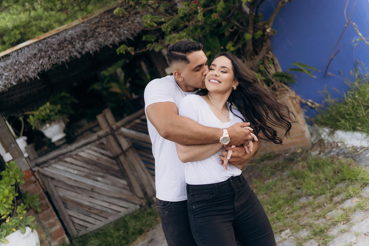 pre wedding ao ar livre em João Pessoa, pré wedding praia do cabo branco, por do sol, praia do cabo branco, pré casamento, ensaio casal, solar cabo branco recepções, João Pessoa, Daniel Araujo fotografia,