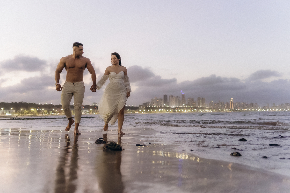 pre wedding ao ar livre em João Pessoa, pré wedding praia do cabo branco, por do sol, praia do cabo branco, pré casamento, ensaio casal, solar cabo branco recepções, João Pessoa, Daniel Araujo fotografia,