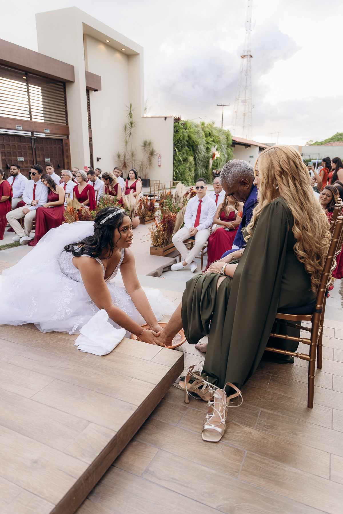 casamento de dia, porto castelo, Santa Rita,  momento de emoção no casamento, cerimonia de casamento de dia, noiva emocionada, lava pés durante o casamento,