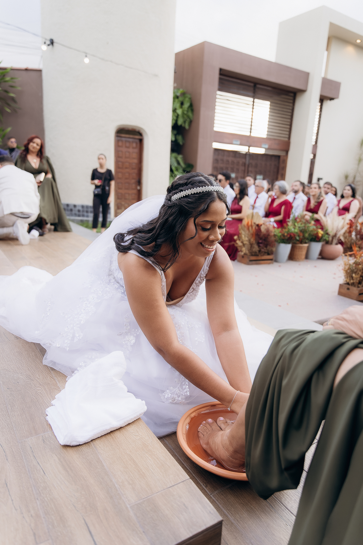 casamento de dia, porto castelo, Santa Rita,  momento de emoção no casamento, cerimonia de casamento de dia, noiva emocionada, lava pés durante o casamento,