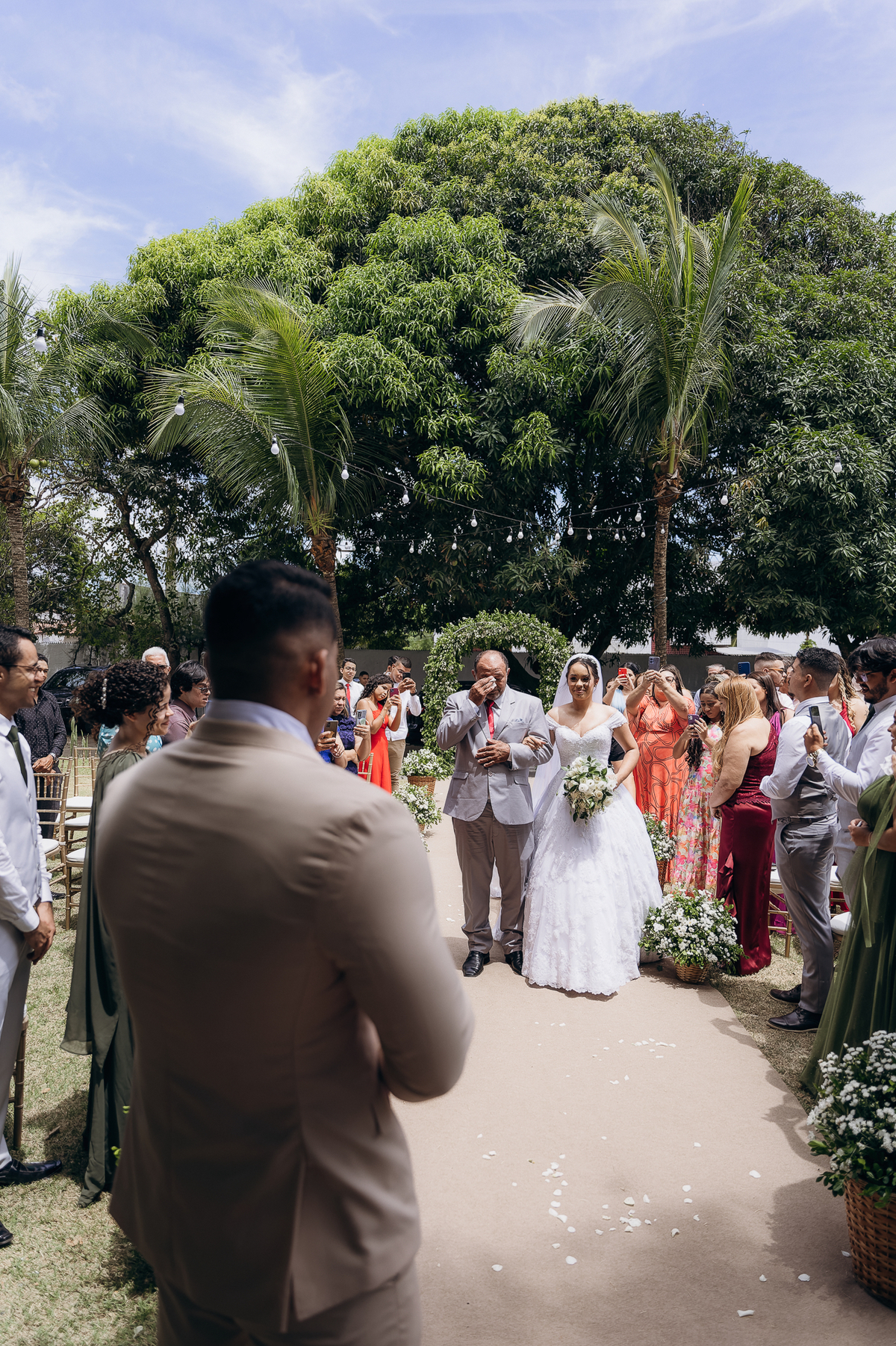 casamento de dia, chácara Lá vie, João Pessoa, Daniel Araujo fotografia, fotografo em João Pessoa, fotografo de casamento, casamento ao ar livre, noivos emocionados,